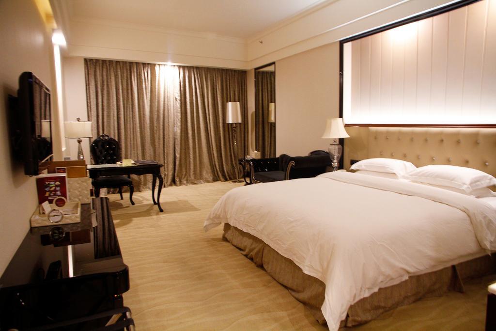 Zhongshan Lighting Era Hotel Exterior photo