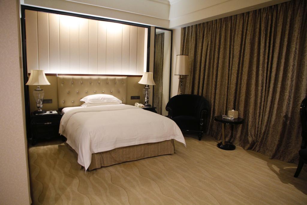 Zhongshan Lighting Era Hotel Exterior photo
