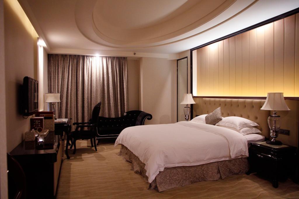 Zhongshan Lighting Era Hotel Exterior photo