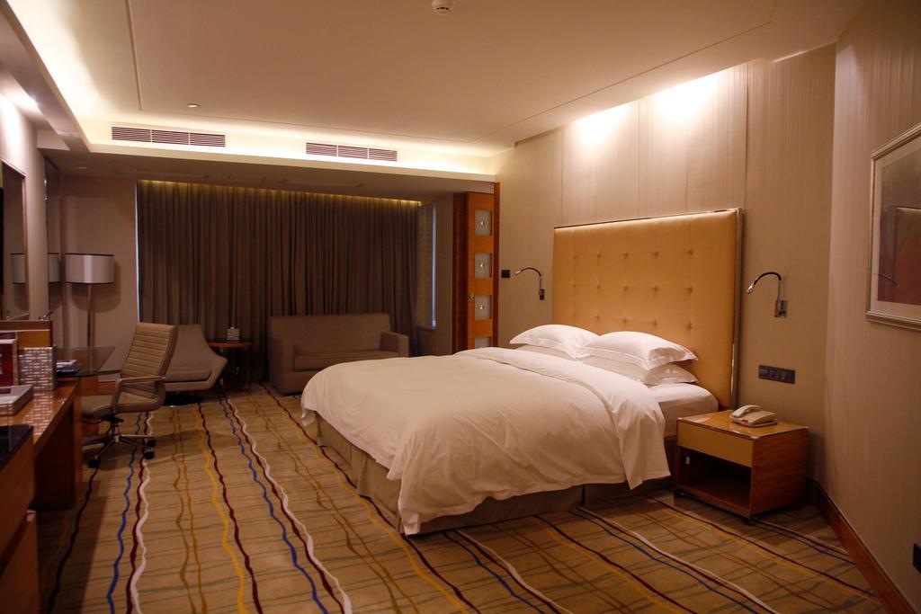 Zhongshan Lighting Era Hotel Exterior photo